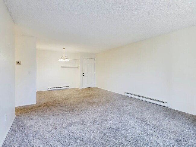 Building Photo - 14720 E Kentucky Dr