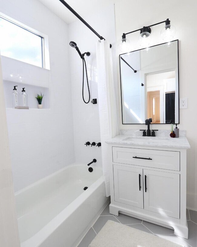 Building Photo - 1529 Madison Ave