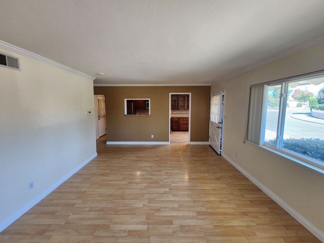 Building Photo - 3 Bed House in Clairemont with Canyon Views
