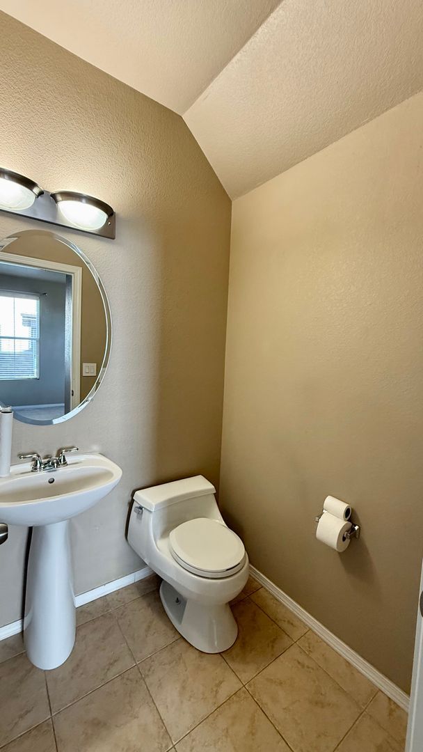 Building Photo - Spacious & Modern 3-Bedroom Townhome in The Vistas at Norwood