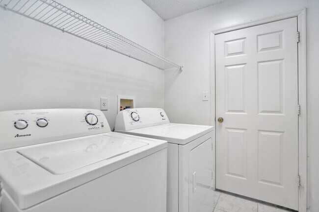 Building Photo - La Vita 3bed/2bath