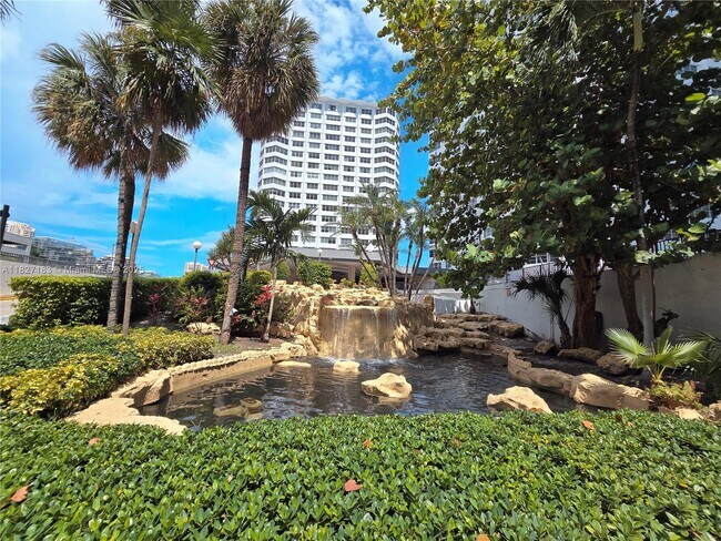 Building Photo - 999 Brickell Bay Dr