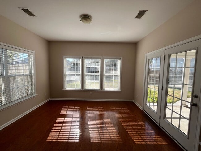 Building Photo - 4 Bedroom home in Arbor Walk