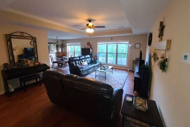 Building Photo - 8700 Johnson Dr