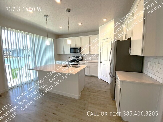 Building Photo - 737 S 1400 W