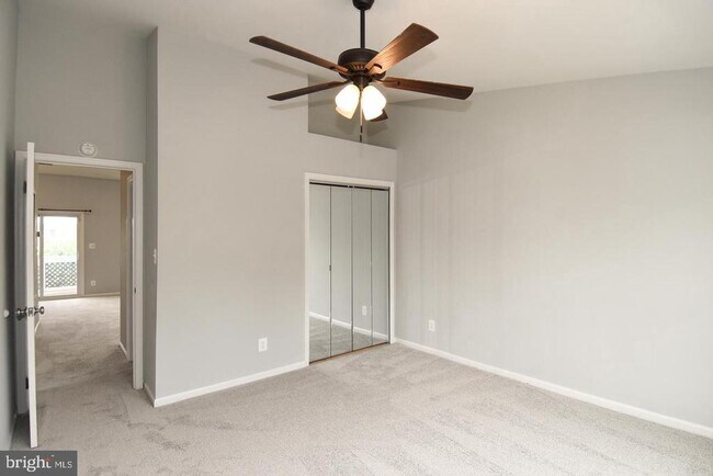 Building Photo - 4056 Grays Pointe Ct