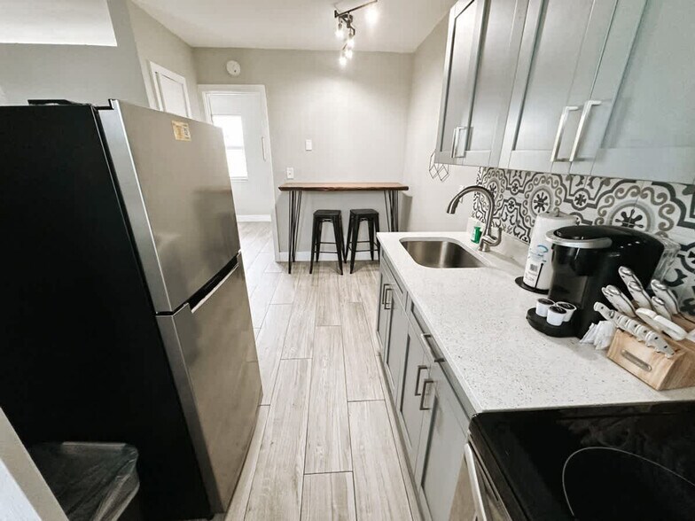 Building Photo - 50 Davie Blvd