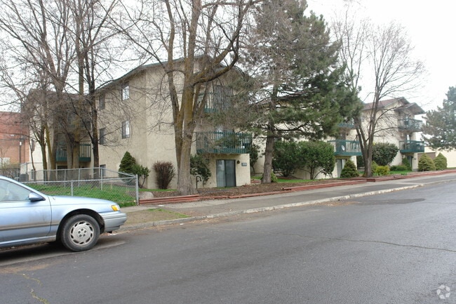 Building Photo - Welcome to Briarwood Apartments!