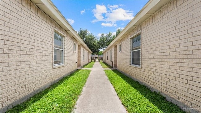 Building Photo - 2013 Agua Fina Ave