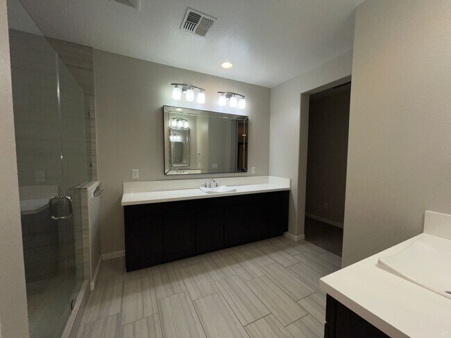 Building Photo - Beautiful Home in 55+ Community
