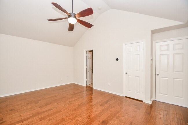 Building Photo - 3126 Clearview Cir