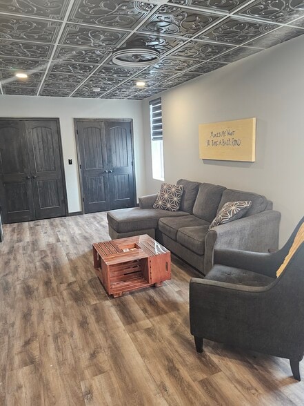 Building Photo - 223 Main St