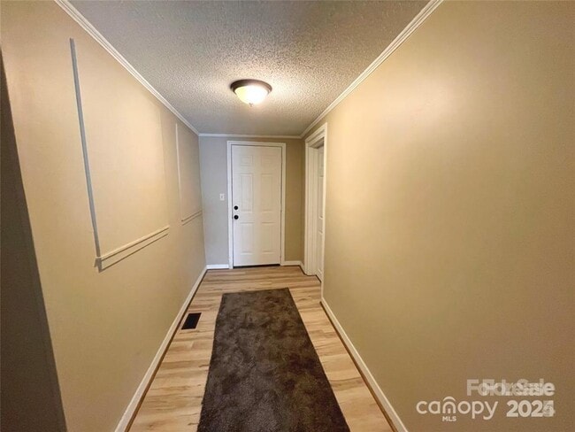 Building Photo - 1506 Wembley Dr