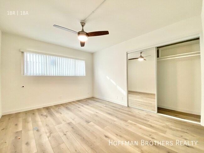 Building Photo - 410 S Manhattan Pl