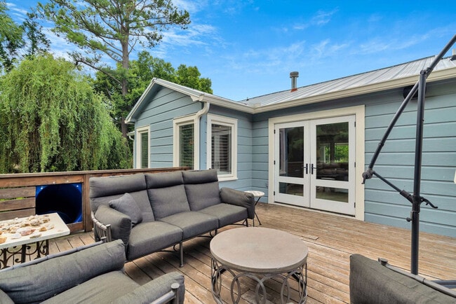 Building Photo - 802 N Park Ave