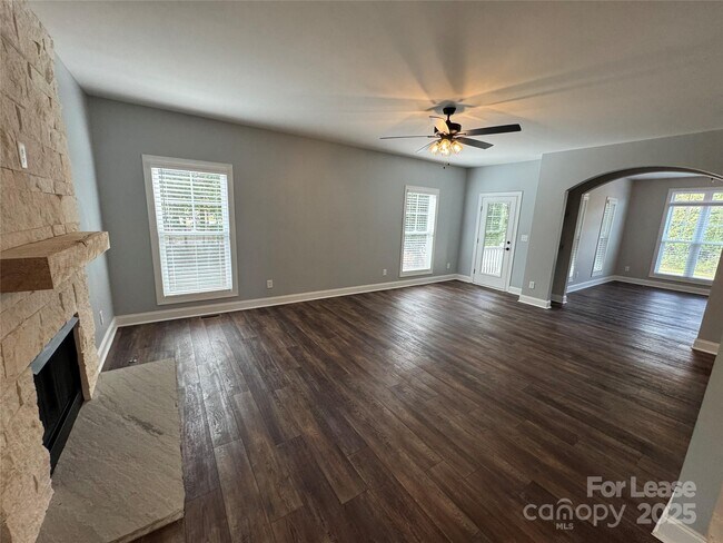 Building Photo - 3011 Waxhaw Crossing Dr