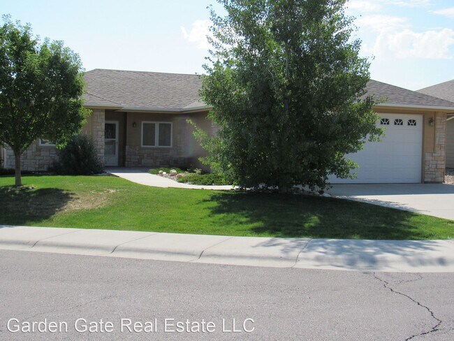 Building Photo - 3 br, 2 bath House - 841 Recluse