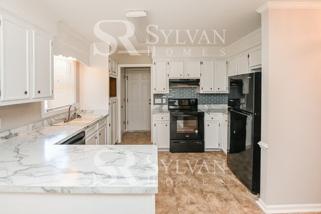 Building Photo - Lovely 3BR Colonial with Attached Garage!