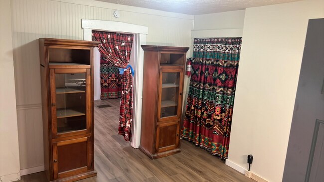 Building Photo - 143 Martz Ave