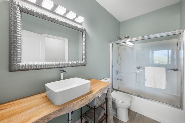 Building Photo - Luxury Living in Kahana Ridge