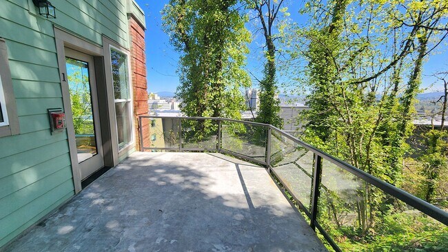 Building Photo - 2400 SW Hoffman Ave