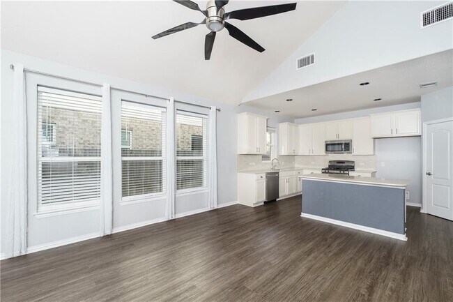 Building Photo - 720 Bonnet Blvd