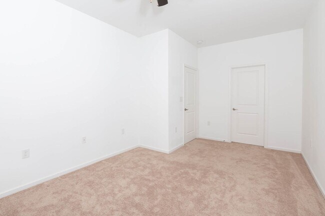 Building Photo - Spacious Condo in Spence Crossing