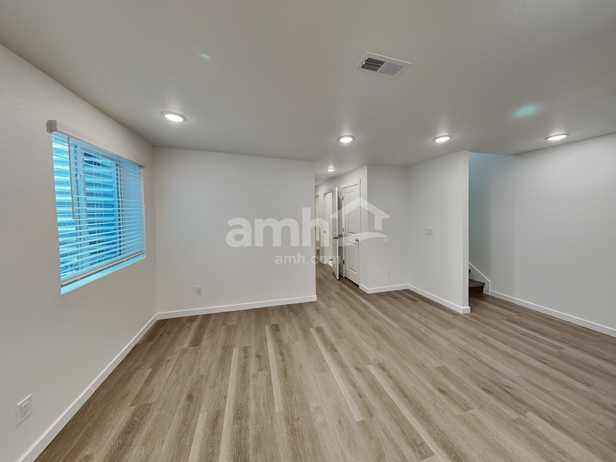Building Photo - 304 N Addison Way