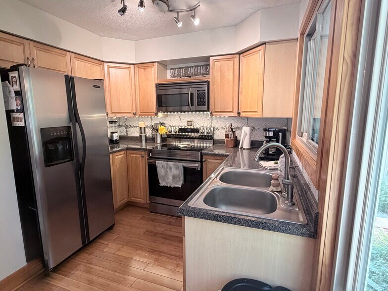 Building Photo - 118 Avignon Ct