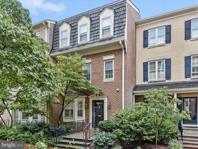 Building Photo - 4424 Westover Pl NW