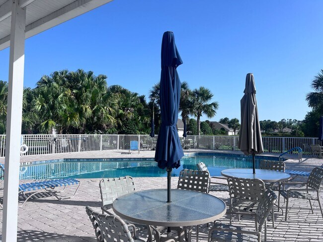 Building Photo - Sable Trace 3BR/2BT Lakefront Villa