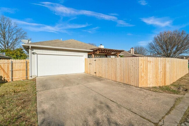 Building Photo - 1135 Disraeli Cir