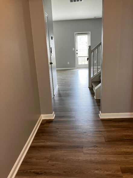 Building Photo - 25 Brookvalley Ct W