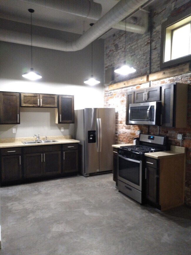 Building Photo - 427 Brady St