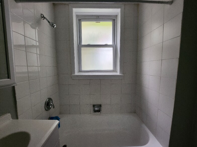 Building Photo - 8137 S Evans Ave