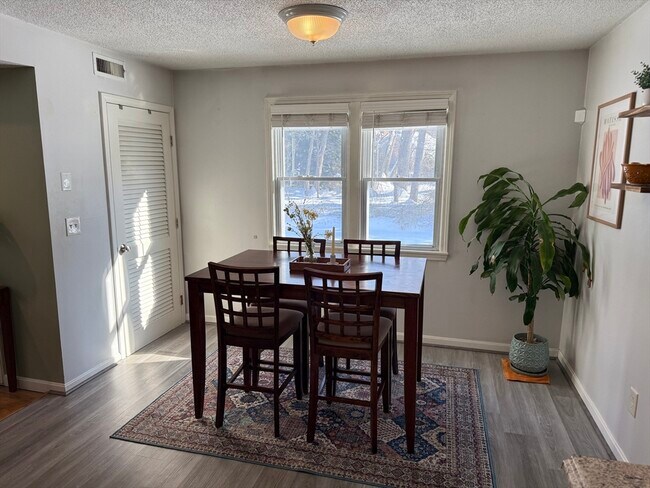 Building Photo - 124 Tennis Plaza Rd