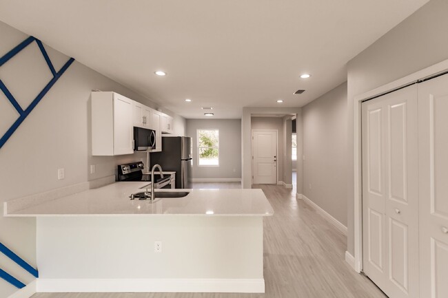 Building Photo - BRAND NEW Construction, 3 bed / 2 bath Ren...