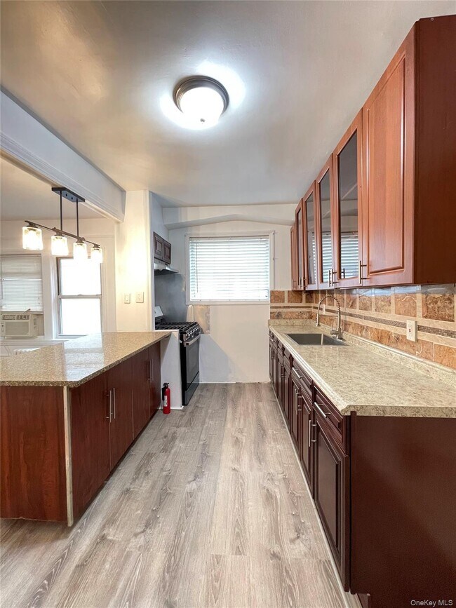 Building Photo - 68-11 Alderton St