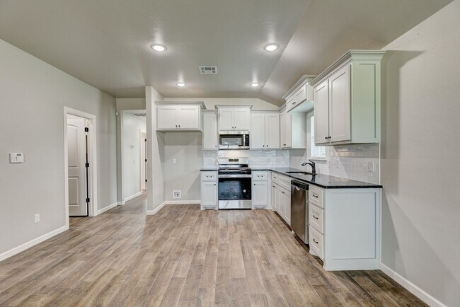 Building Photo - 618 Juniper St