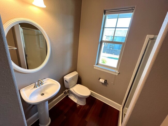 Building Photo - Stunning Corner Home in King City with Washer/Dryer Included, Private Courtyard!