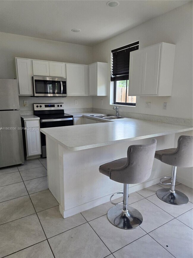 Building Photo - 490 NE 12th St