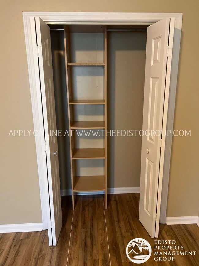 Building Photo - Centrally Located Two Bedroom, One Bathroom Home