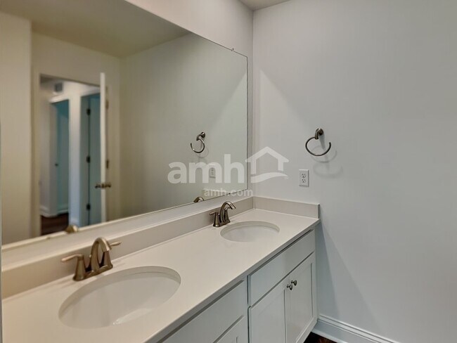 Building Photo - 8276 Northpoint Dr