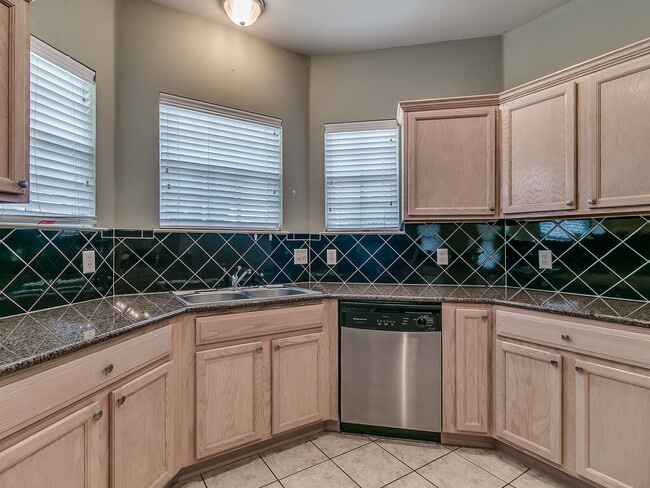 Building Photo - 2044 Sq. Ft. Home- Gated Community with a Pool/Club House-Edmond Schools- Lawn Care Included