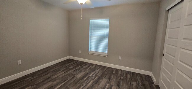 Building Photo - 217 Oak Ln Cir