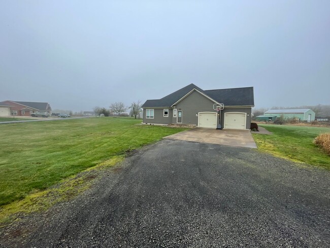 Building Photo - Gorgeous Custom Three Bedroom Plus Home Wi...