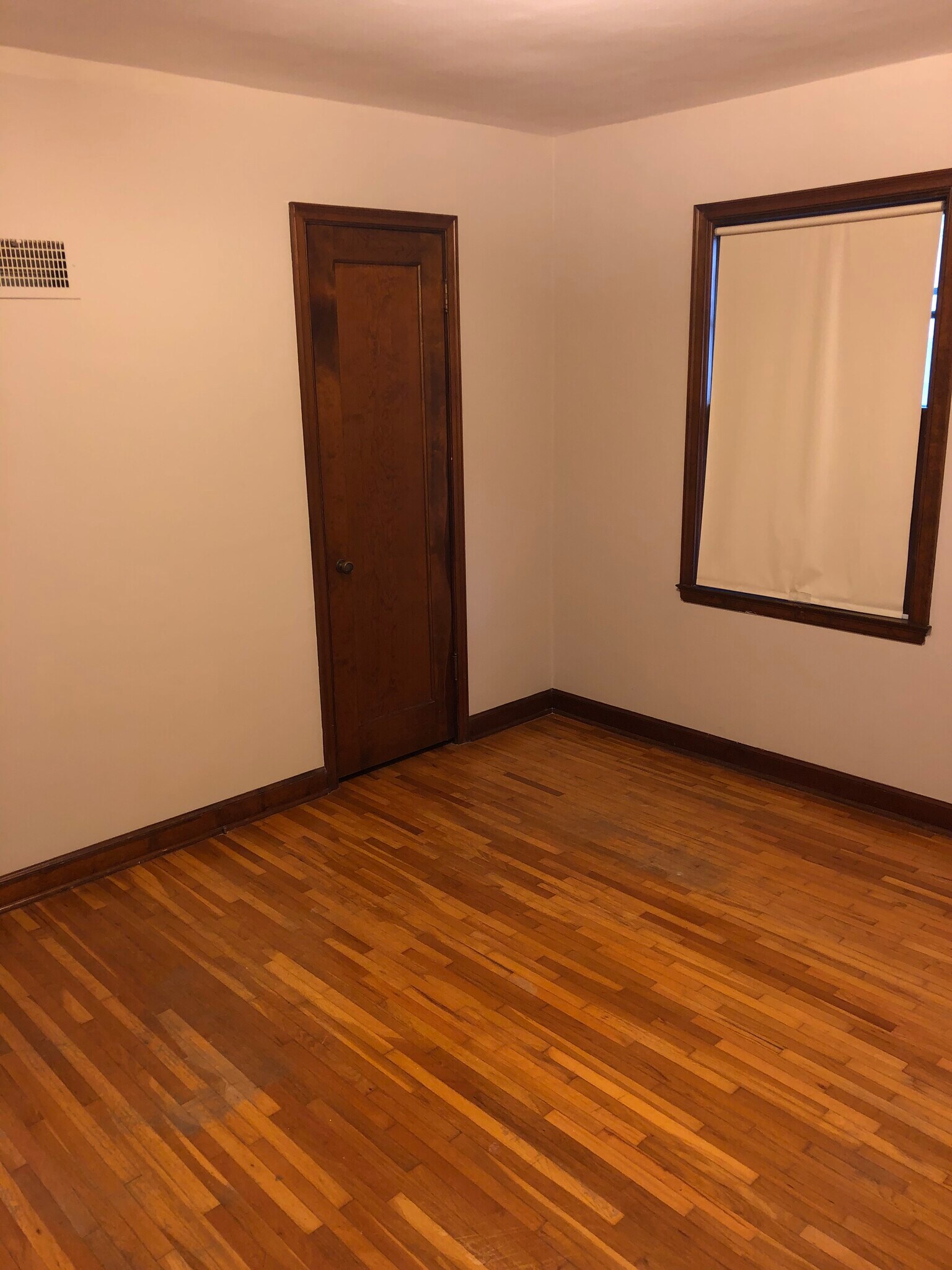 Building Photo - 1304 N Perry Ave