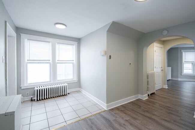 Building Photo - 1327 1st St