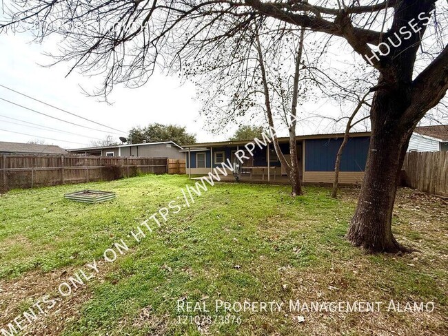 Building Photo - AVAILABLE NOW! 3 Bedroom / 2 Bath Home Nea...