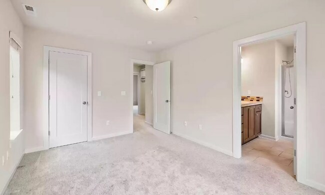 Building Photo - 459 NE Patricia Ann Pl